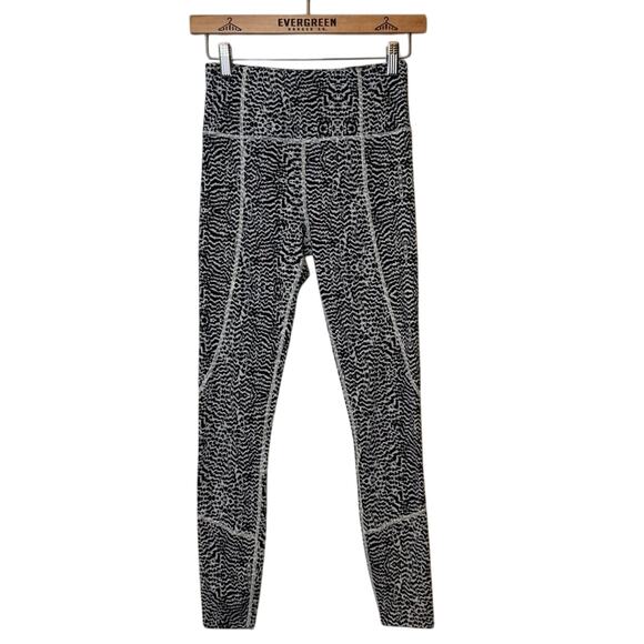 Varley Women’s Bedford High Rise Tight Feather Fragments Athletic Size XSmall - Picture 1 of 9